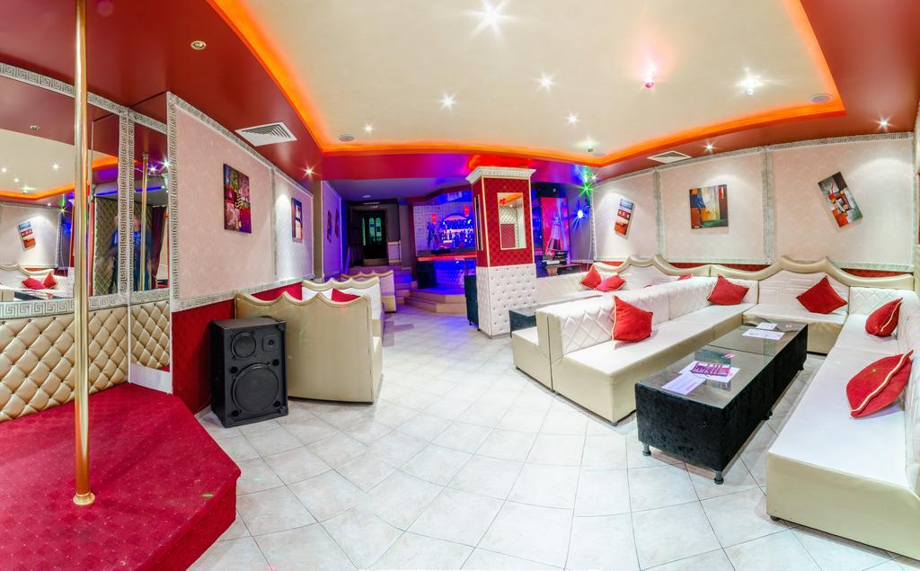 אסנובגראד Hotel Cosmos מראה חיצוני תמונה
