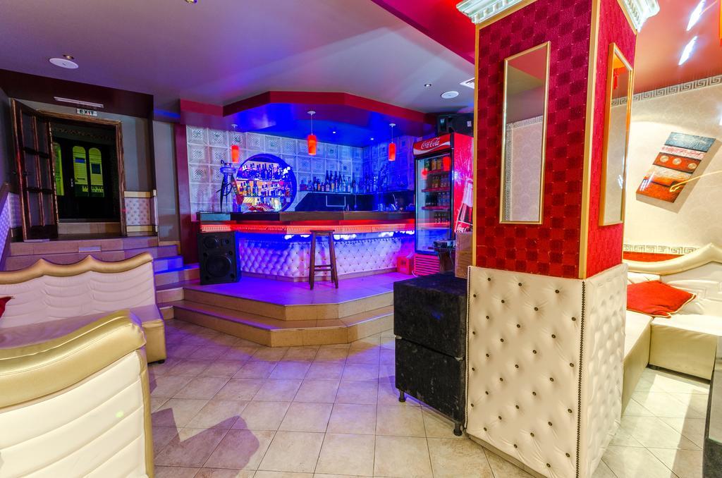 אסנובגראד Hotel Cosmos מראה חיצוני תמונה