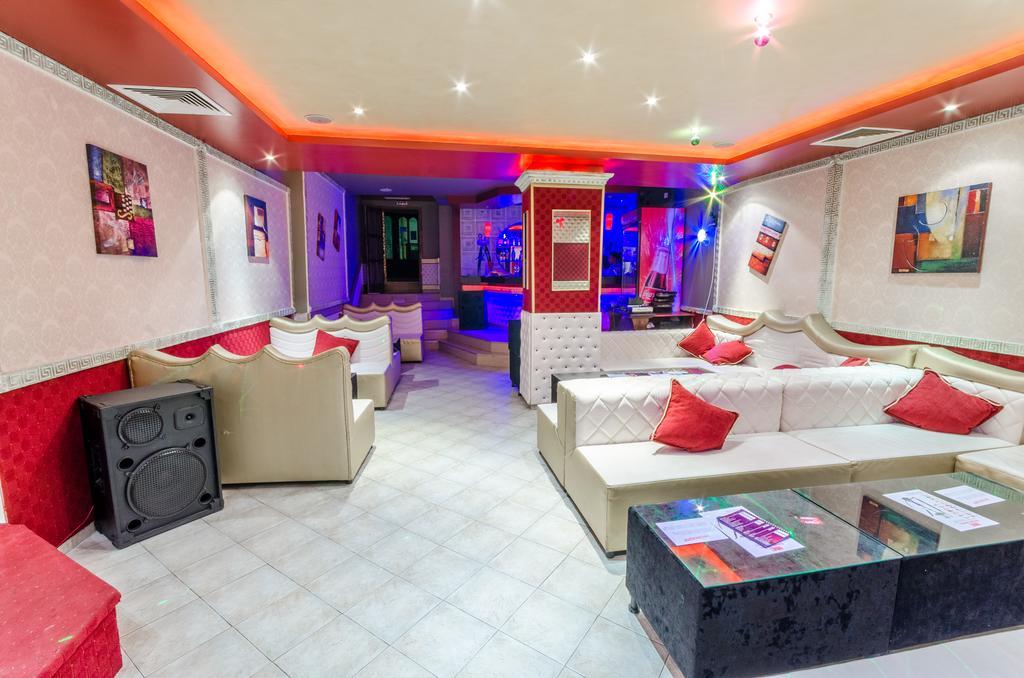 אסנובגראד Hotel Cosmos מראה חיצוני תמונה