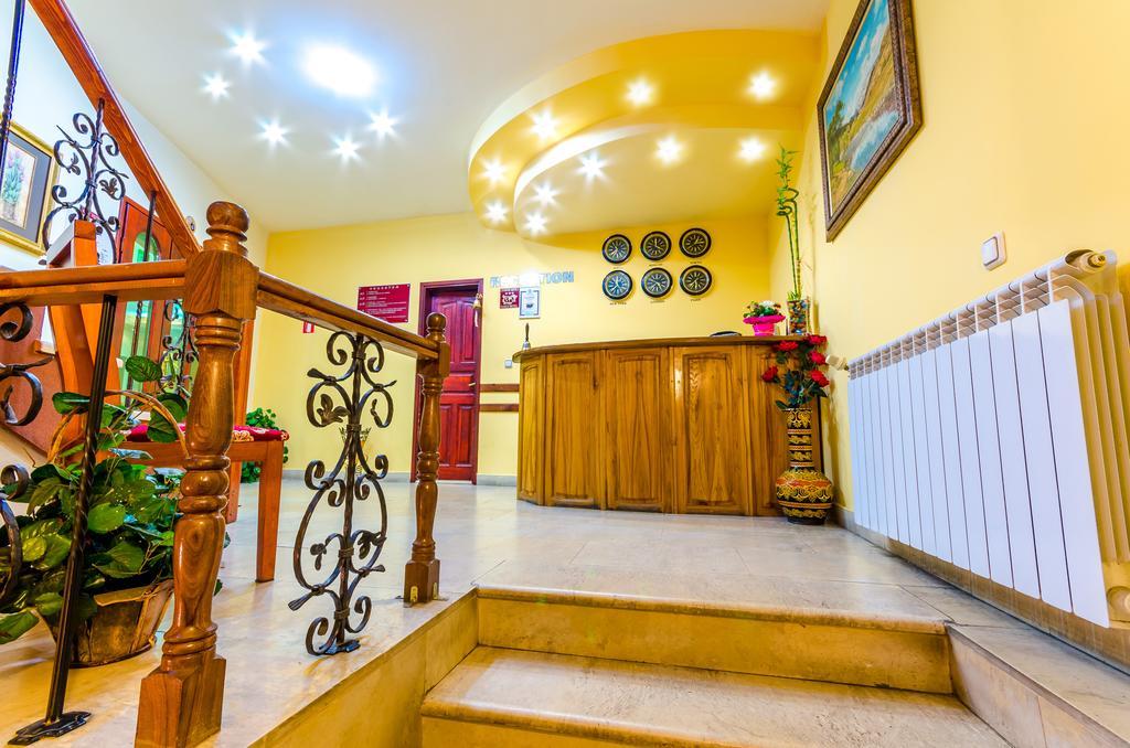 אסנובגראד Hotel Cosmos מראה חיצוני תמונה
