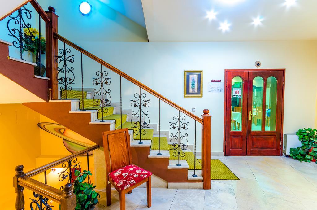 אסנובגראד Hotel Cosmos מראה חיצוני תמונה