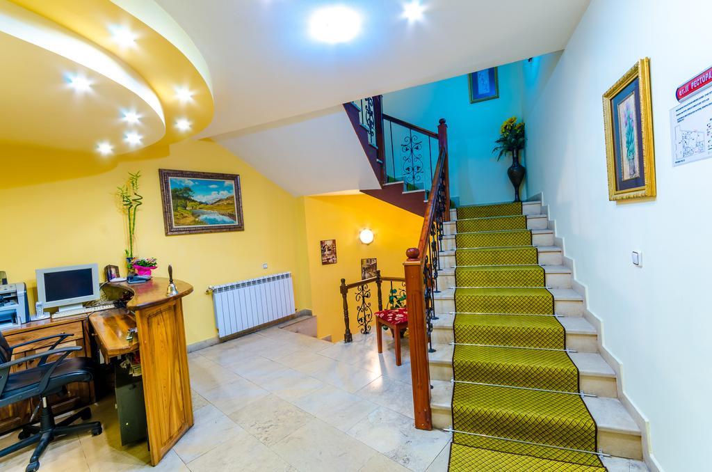 אסנובגראד Hotel Cosmos מראה חיצוני תמונה