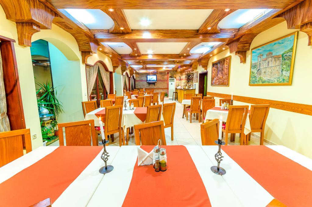 אסנובגראד Hotel Cosmos מראה חיצוני תמונה