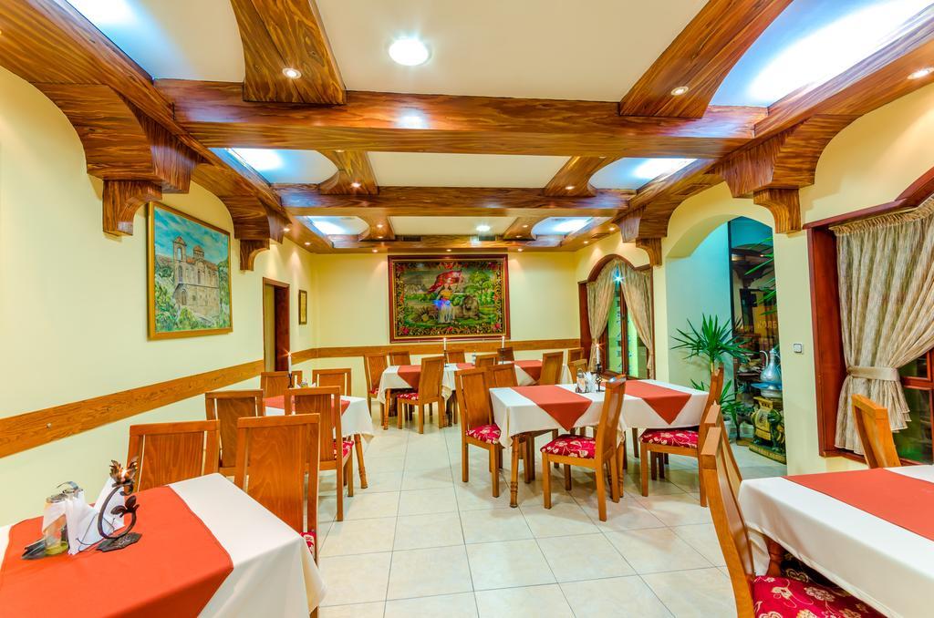 אסנובגראד Hotel Cosmos מראה חיצוני תמונה
