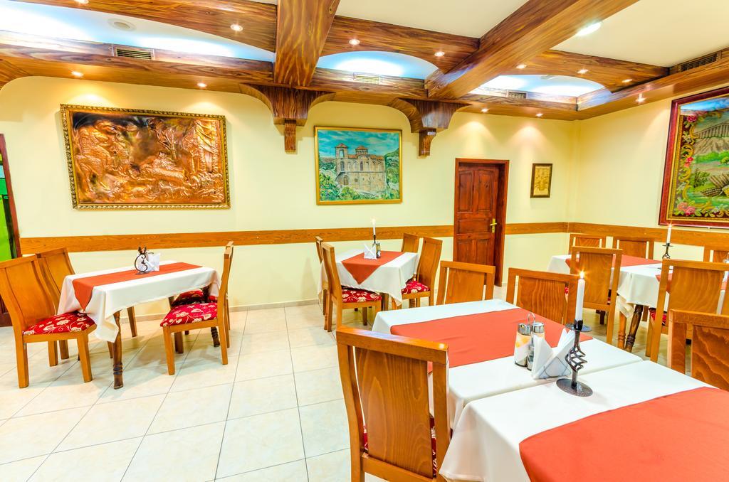אסנובגראד Hotel Cosmos מראה חיצוני תמונה
