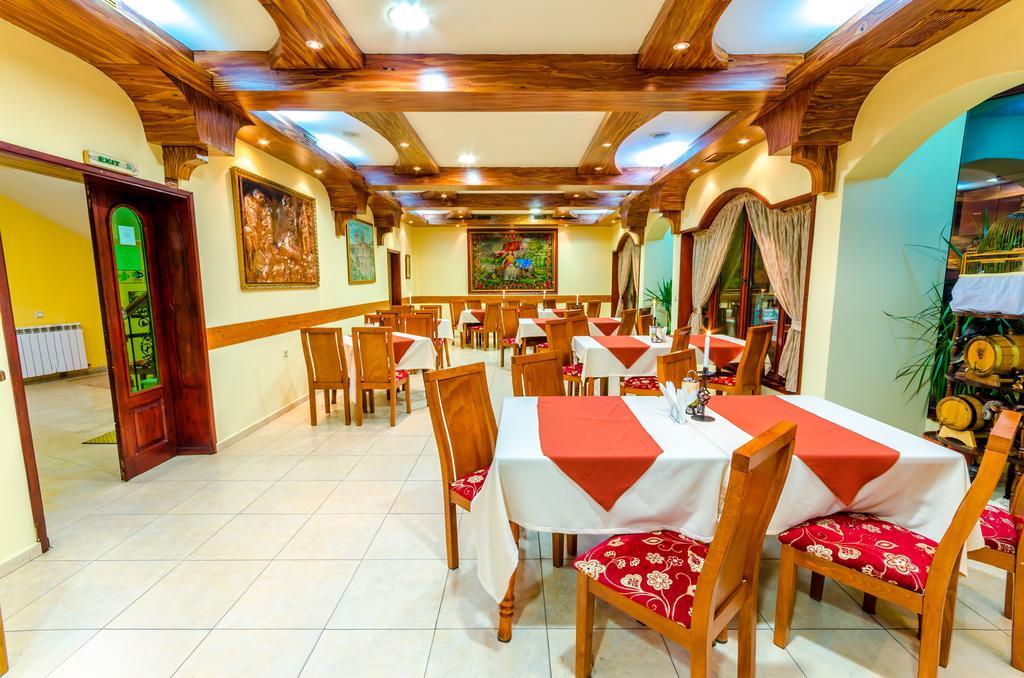 אסנובגראד Hotel Cosmos מראה חיצוני תמונה