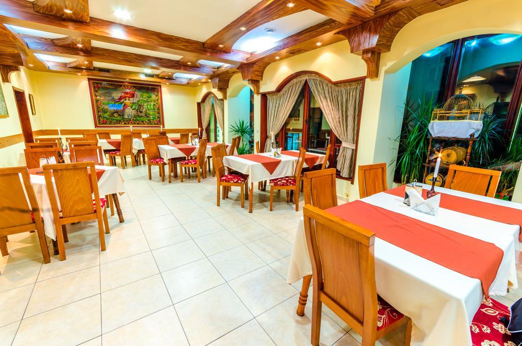 אסנובגראד Hotel Cosmos מראה חיצוני תמונה